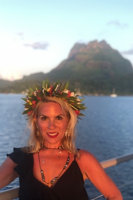 Kristin Carlson in Bora