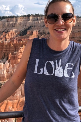 Nadja Koch in front of mountains