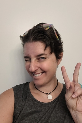 A selfie of Jessica holding up a peace sign.